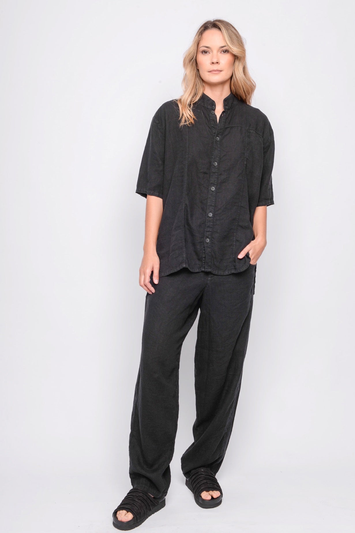 251.01.12 100% LINEN 100 BLACK