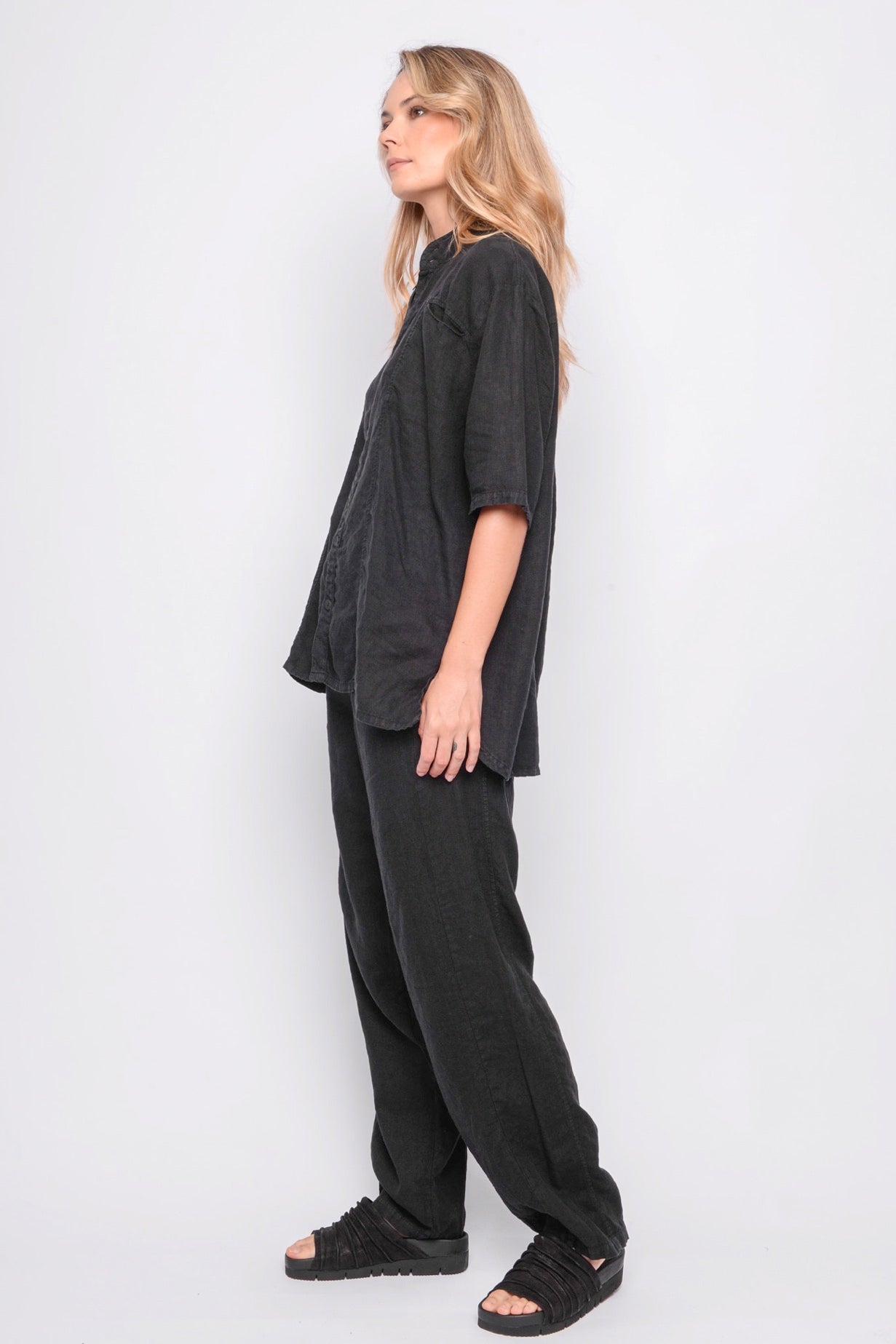 251.01.12 100% LINEN 100 BLACK