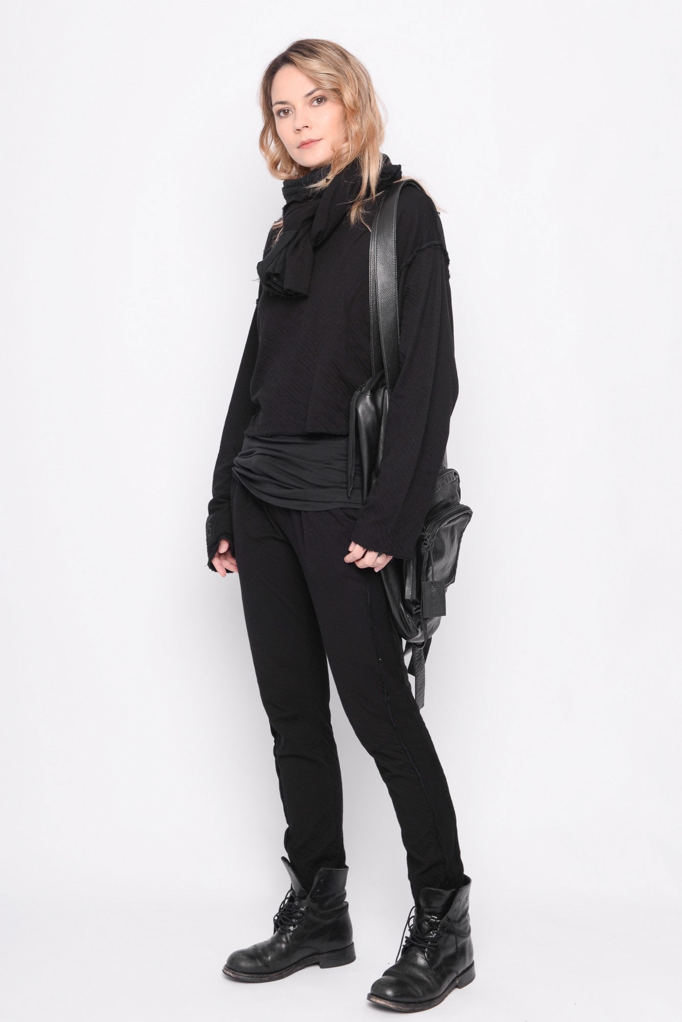 B40.242.EX3 100%Leath/95%NY5%EA 100 BLACK