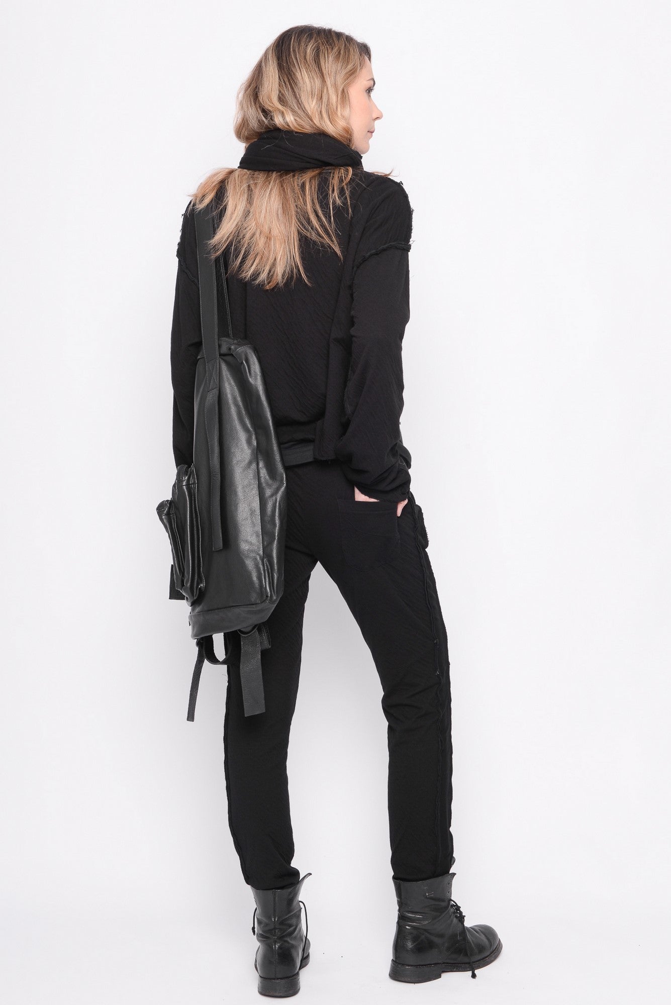 B40.242.EX3 100%Leath/95%NY5%EA 100 BLACK