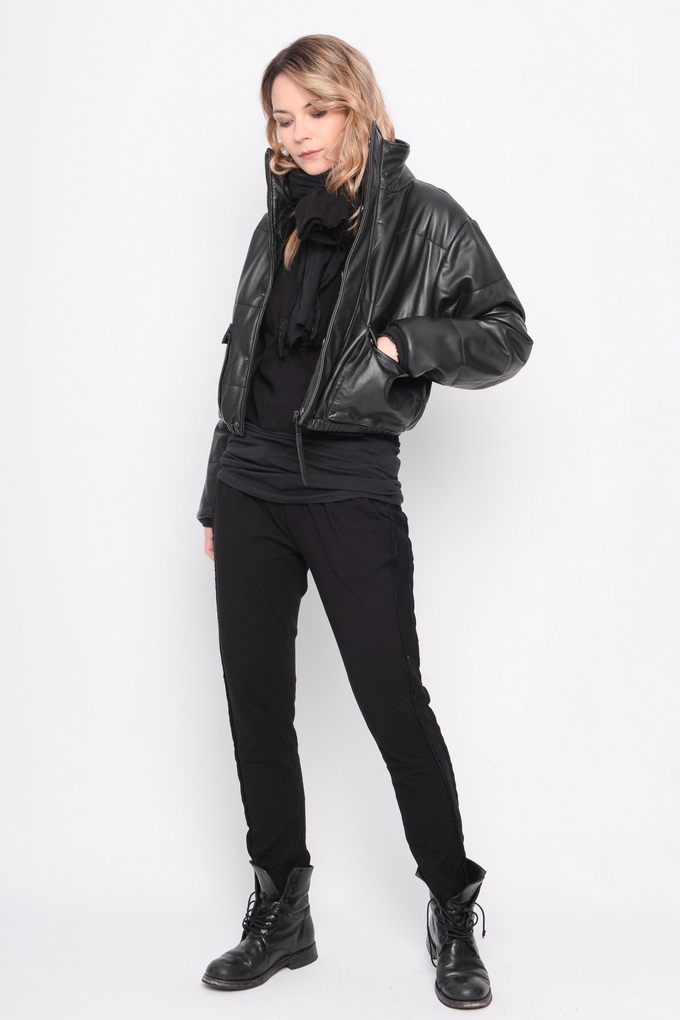 B41.242.40.08 100%Leath/95%NY5%EA 100 BLACK