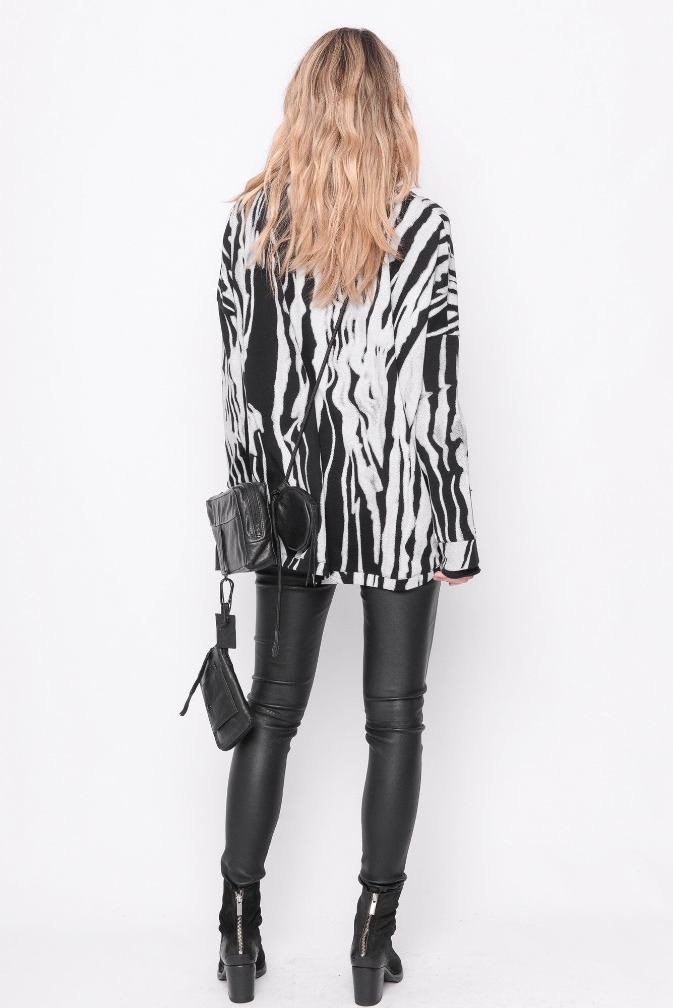 B40.242.11.02 100%Leath/95%NY5%EA 100 BLACK