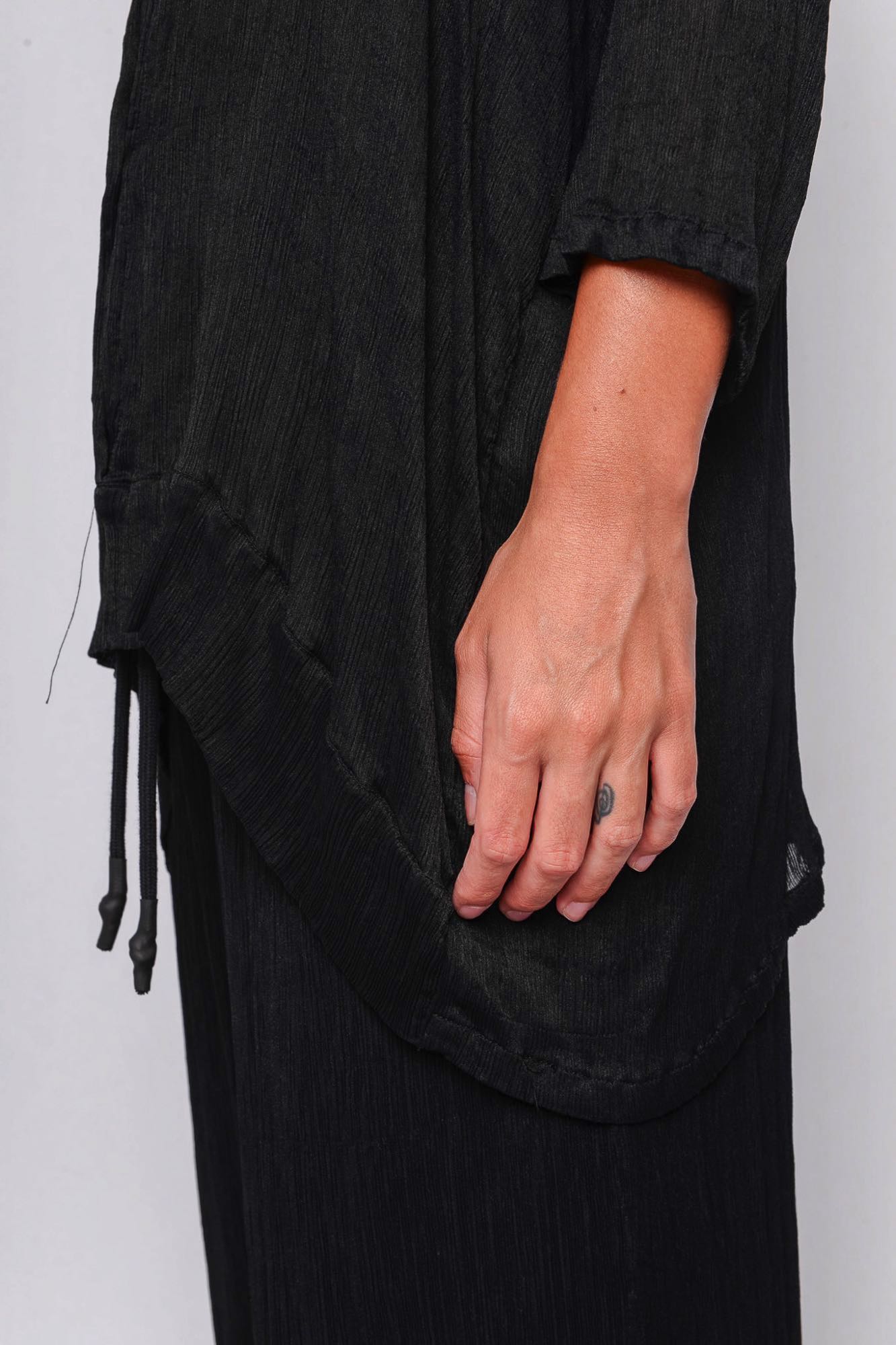 261.11.02 100% MODAL CRINKLE 100 BLACK